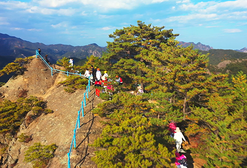 前途光明的高山旅游