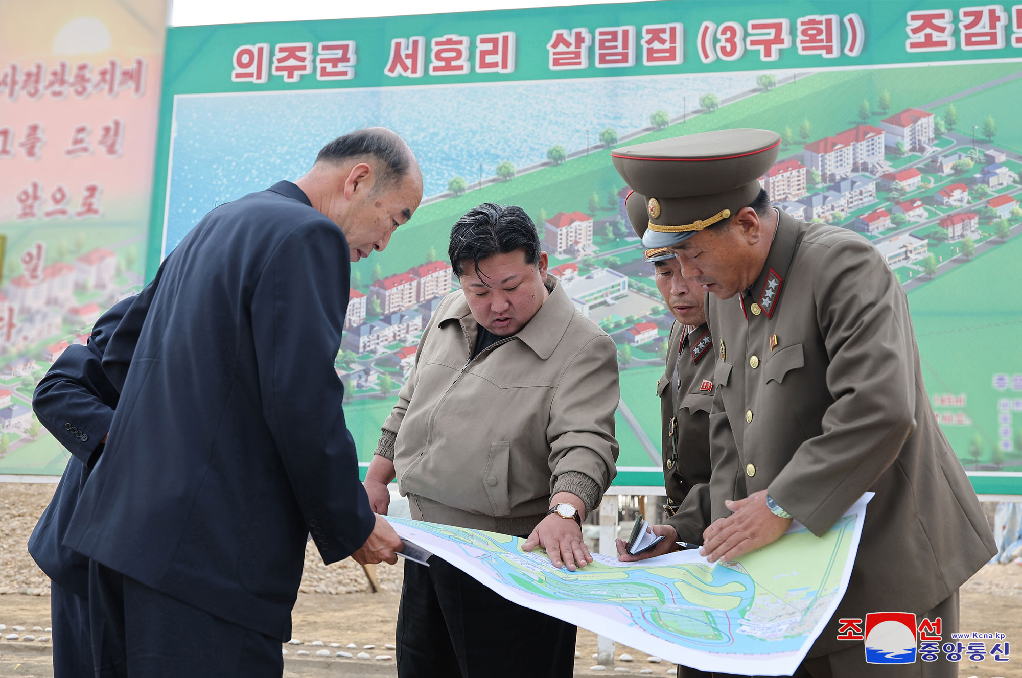 敬愛する金正恩総書記がピョンアン北道の水害復旧事業を現地で指導しました