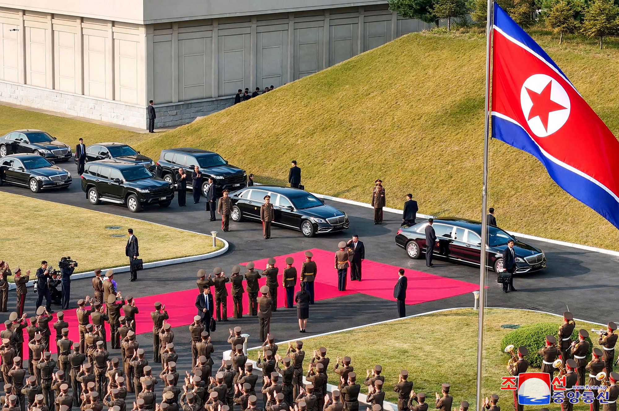 President of State Affairs Kim Jong Un pays congratulatory visit to Kim Jong Un University of National Defence