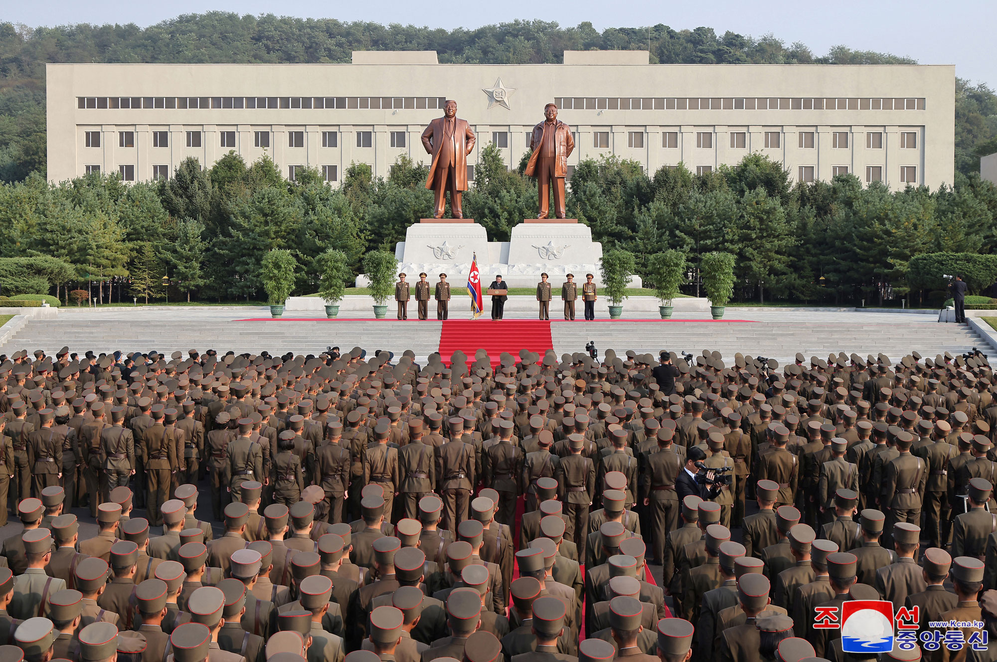 President of State Affairs Kim Jong Un pays congratulatory visit to Kim Jong Un University of National Defence