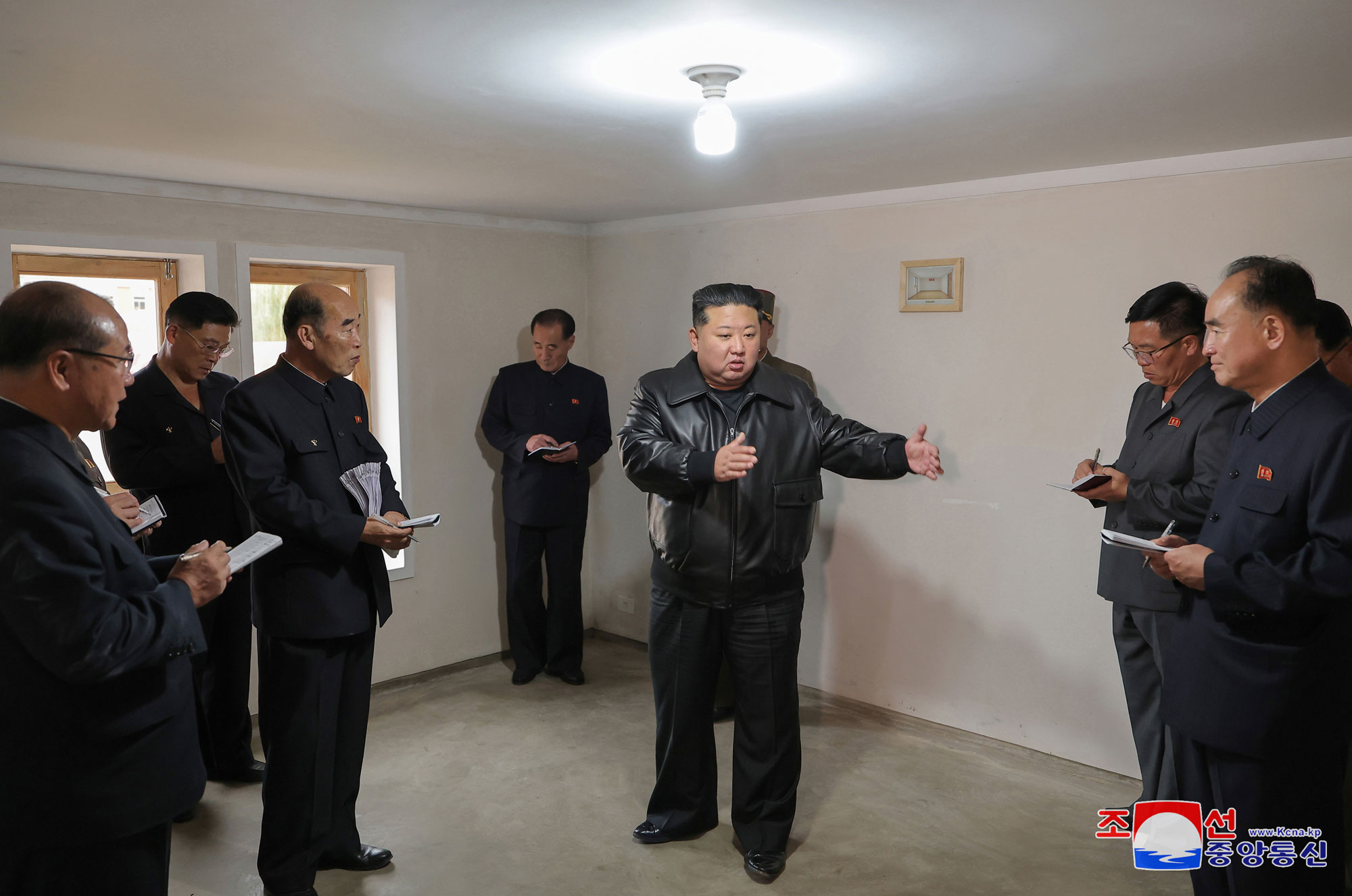 Estimado compañero Kim Jong Un recorre el campo de reconstrucción de áreas afectadas por inundación en la provincia de Jagang