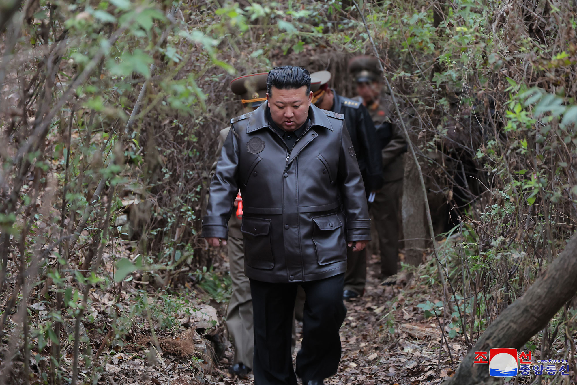 Estimado compañero Kim Jong Un inspecciona bases de misiles estratégicos