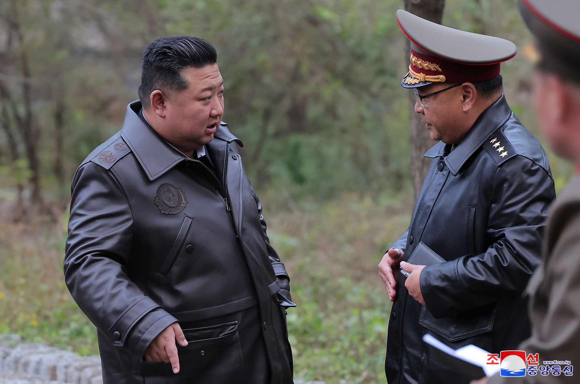 Estimado compañero Kim Jong Un inspecciona bases de misiles estratégicos