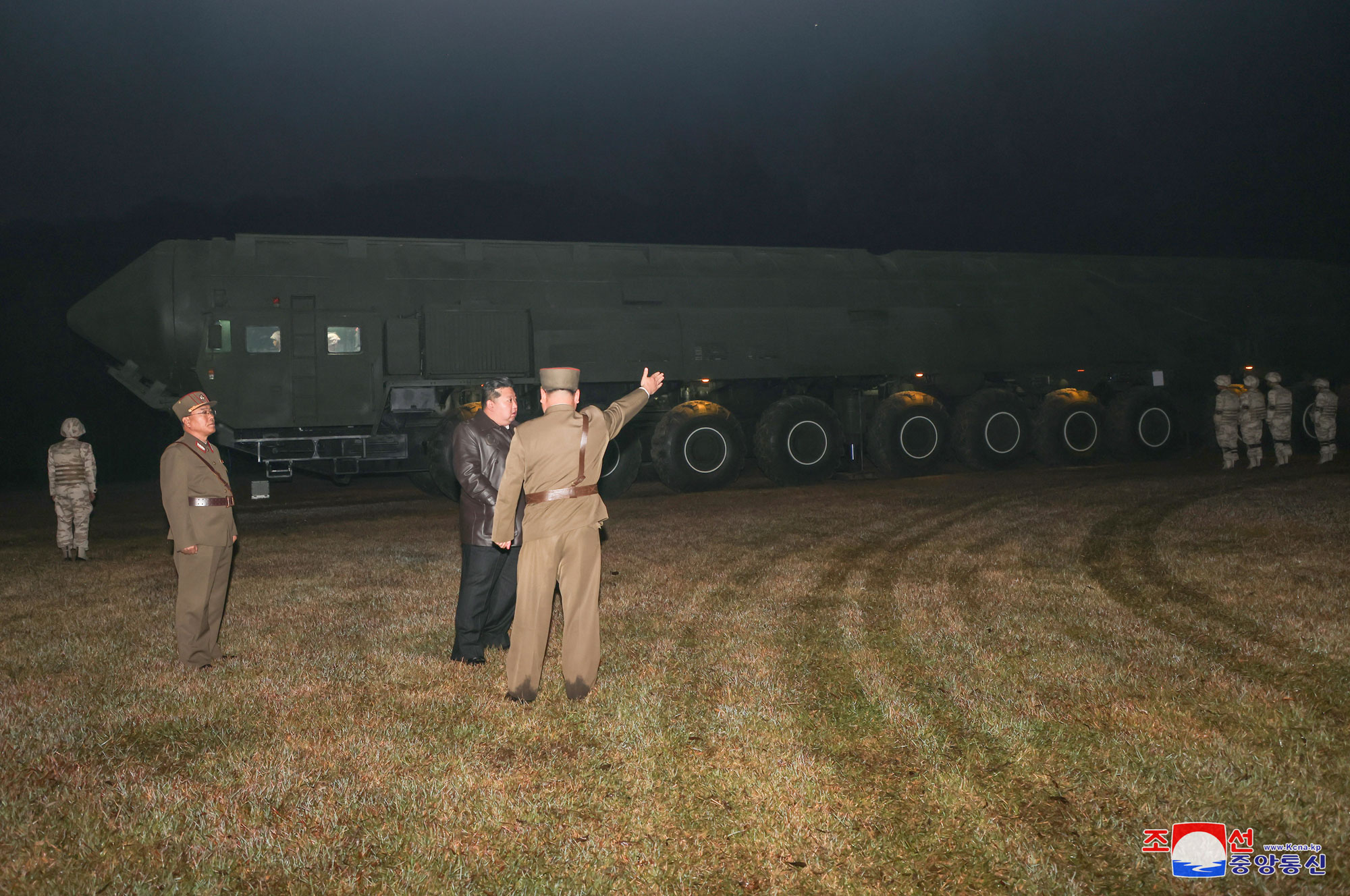 Prueba importante muestra firme voluntad de respuesta y ventaja de ataque estratégico de la RPDCExitoso ensayo del ultramoderno ICBM tipo Hwasongpho-19 de la RPDC bajo la guía del estimado compañero Kim Jong Un