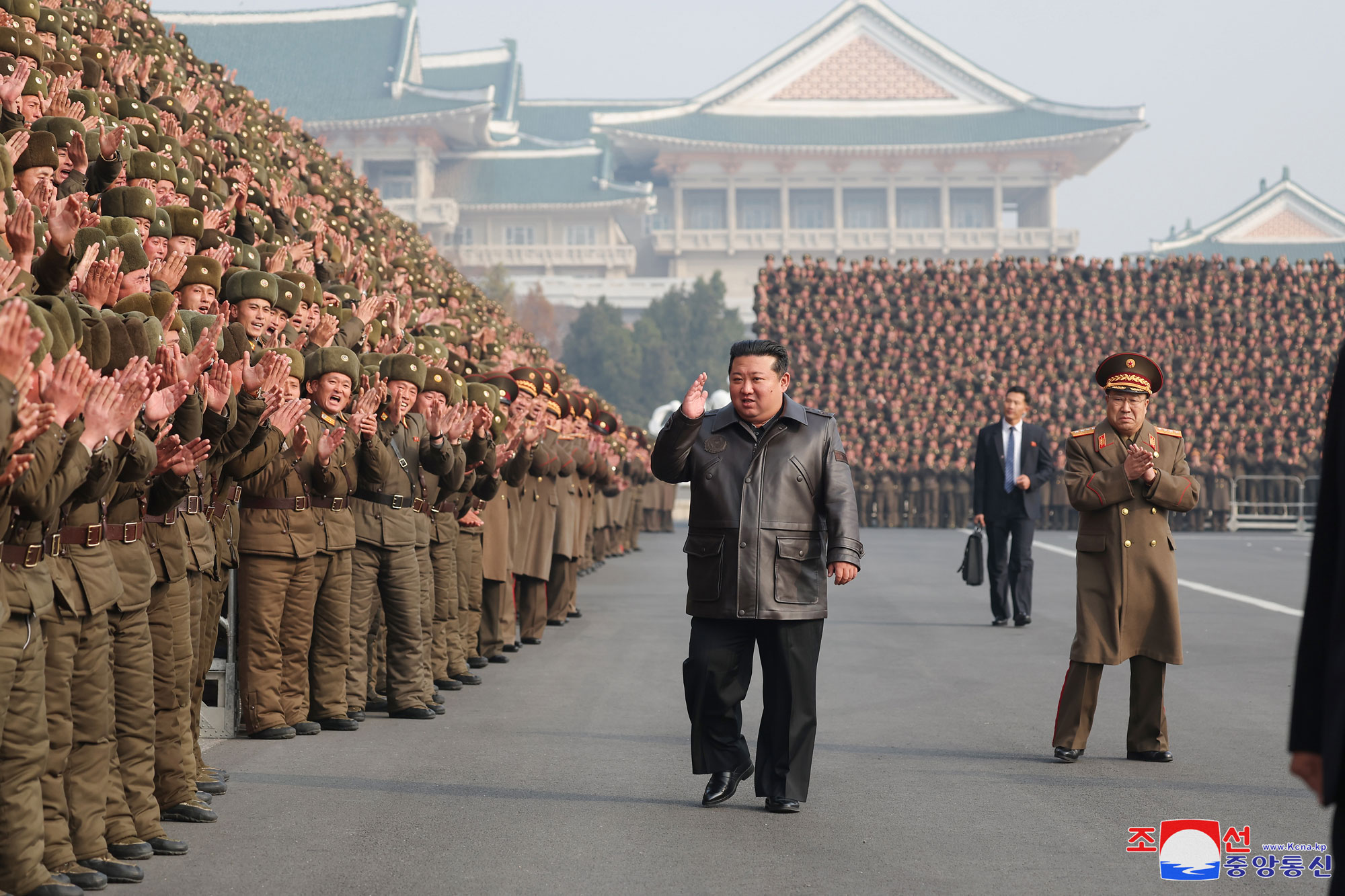 President of State Affairs Kim Jong Un has photo session with participants in Fourth Conference of Battalion Commanders and Political Instructors of KPA