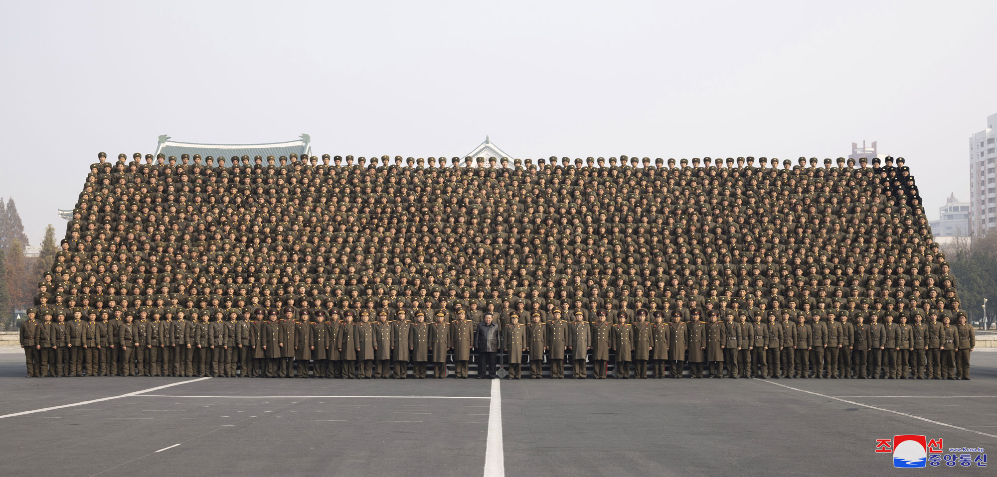 President of State Affairs Kim Jong Un has photo session with participants in Fourth Conference of Battalion Commanders and Political Instructors of KPA