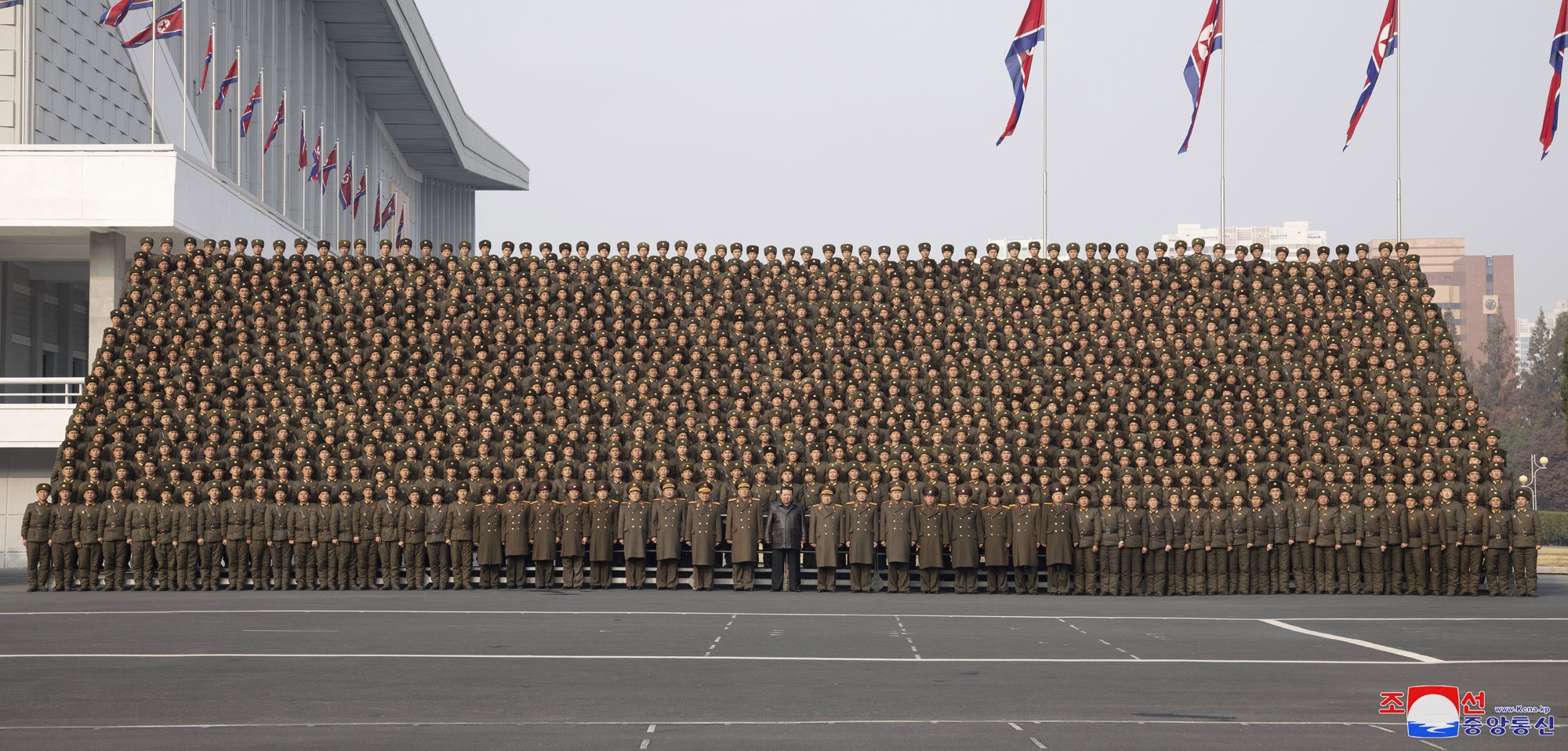 President of State Affairs Kim Jong Un has photo session with participants in Fourth Conference of Battalion Commanders and Political Instructors of KPA