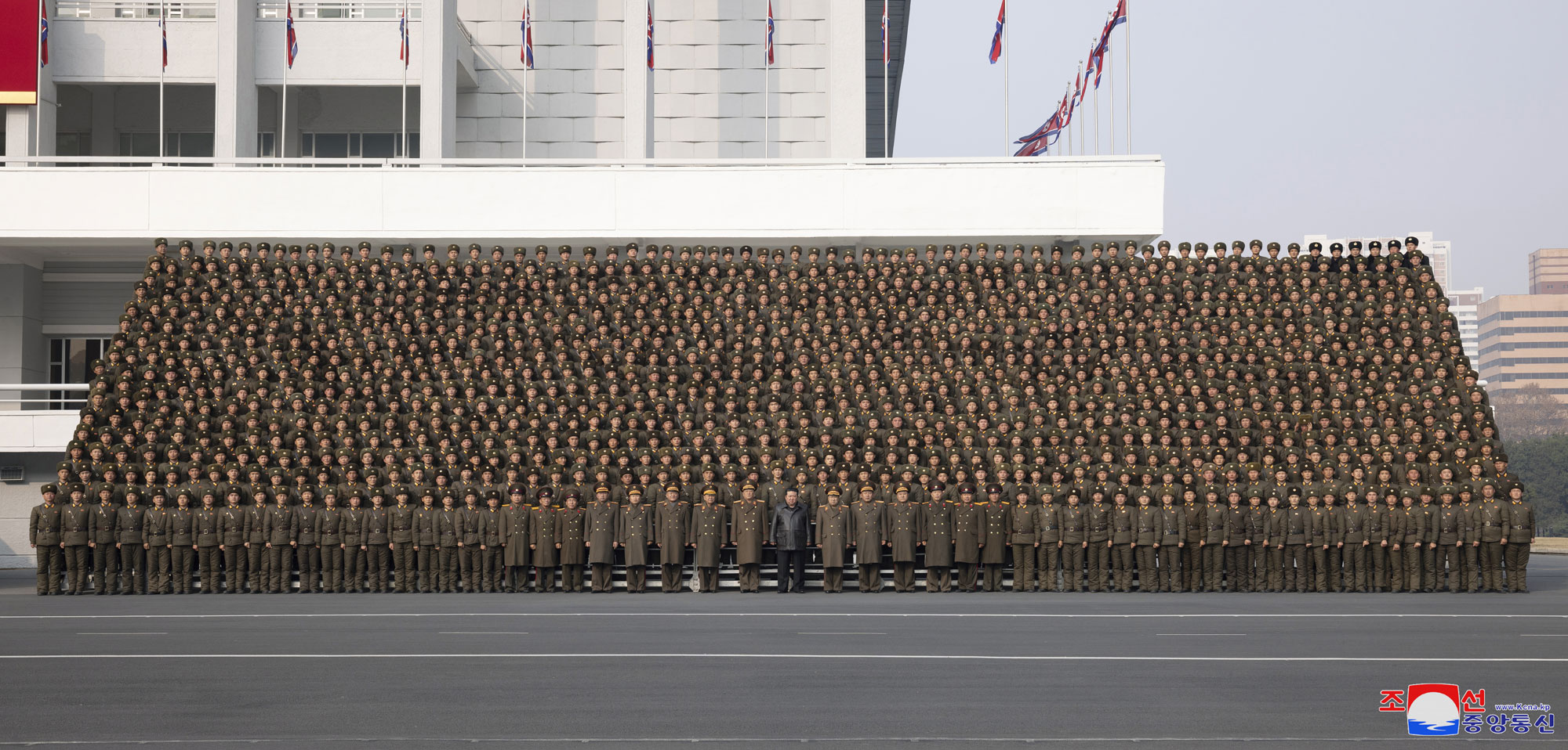 President of State Affairs Kim Jong Un has photo session with participants in Fourth Conference of Battalion Commanders and Political Instructors of KPA