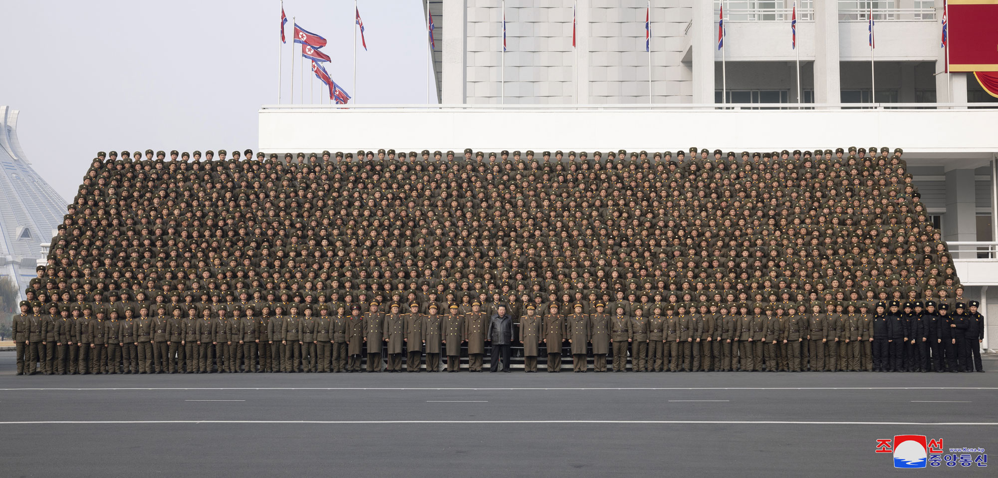 President of State Affairs Kim Jong Un has photo session with participants in Fourth Conference of Battalion Commanders and Political Instructors of KPA