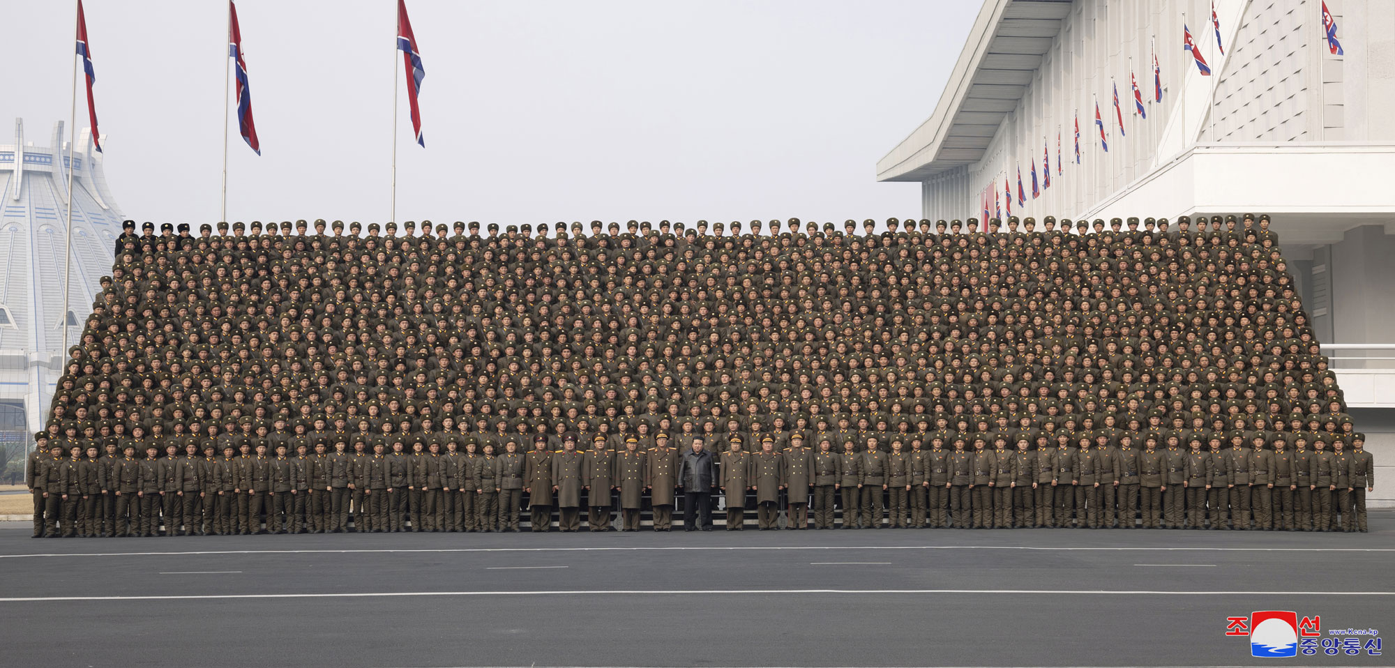 President of State Affairs Kim Jong Un has photo session with participants in Fourth Conference of Battalion Commanders and Political Instructors of KPA