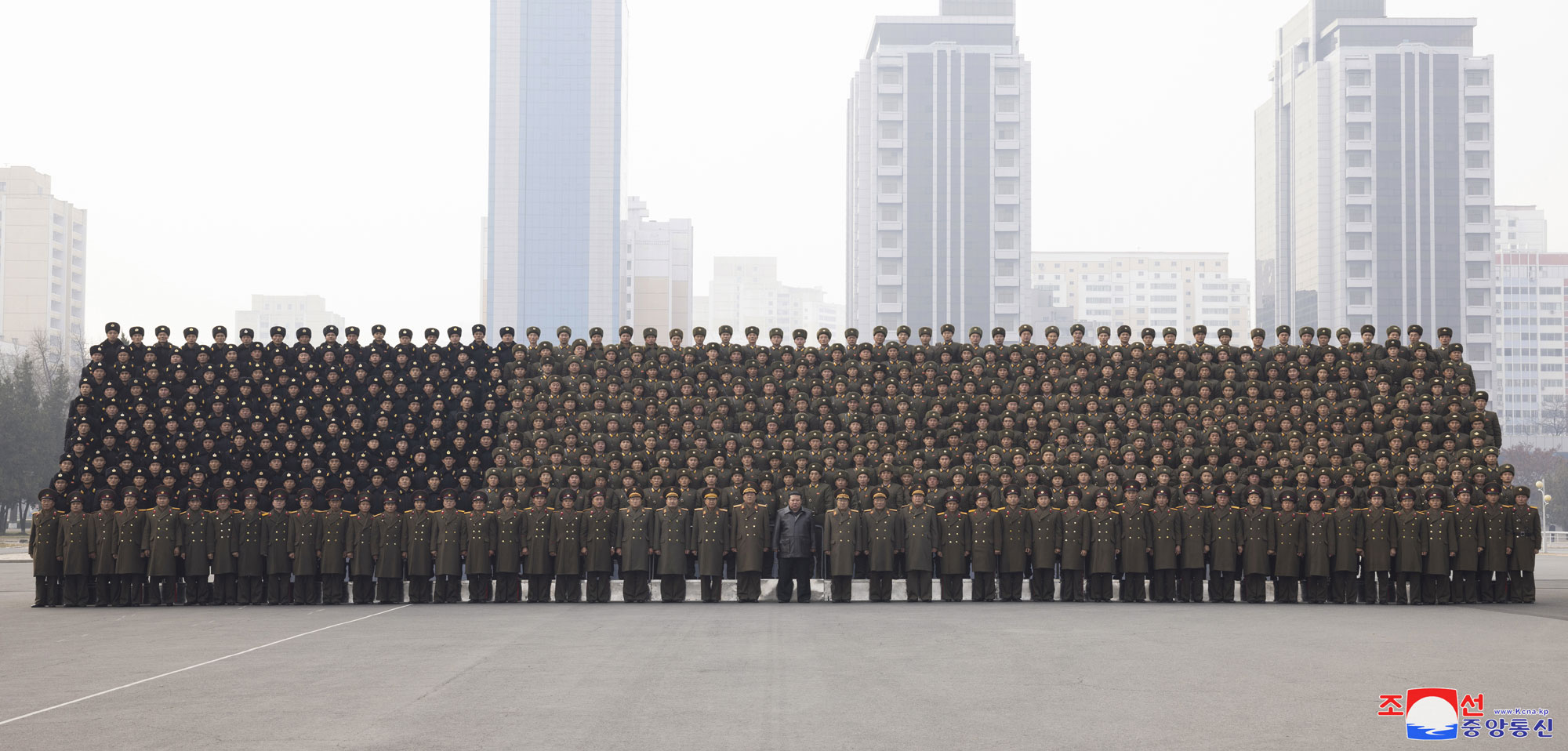 President of State Affairs Kim Jong Un has photo session with participants in Fourth Conference of Battalion Commanders and Political Instructors of KPA