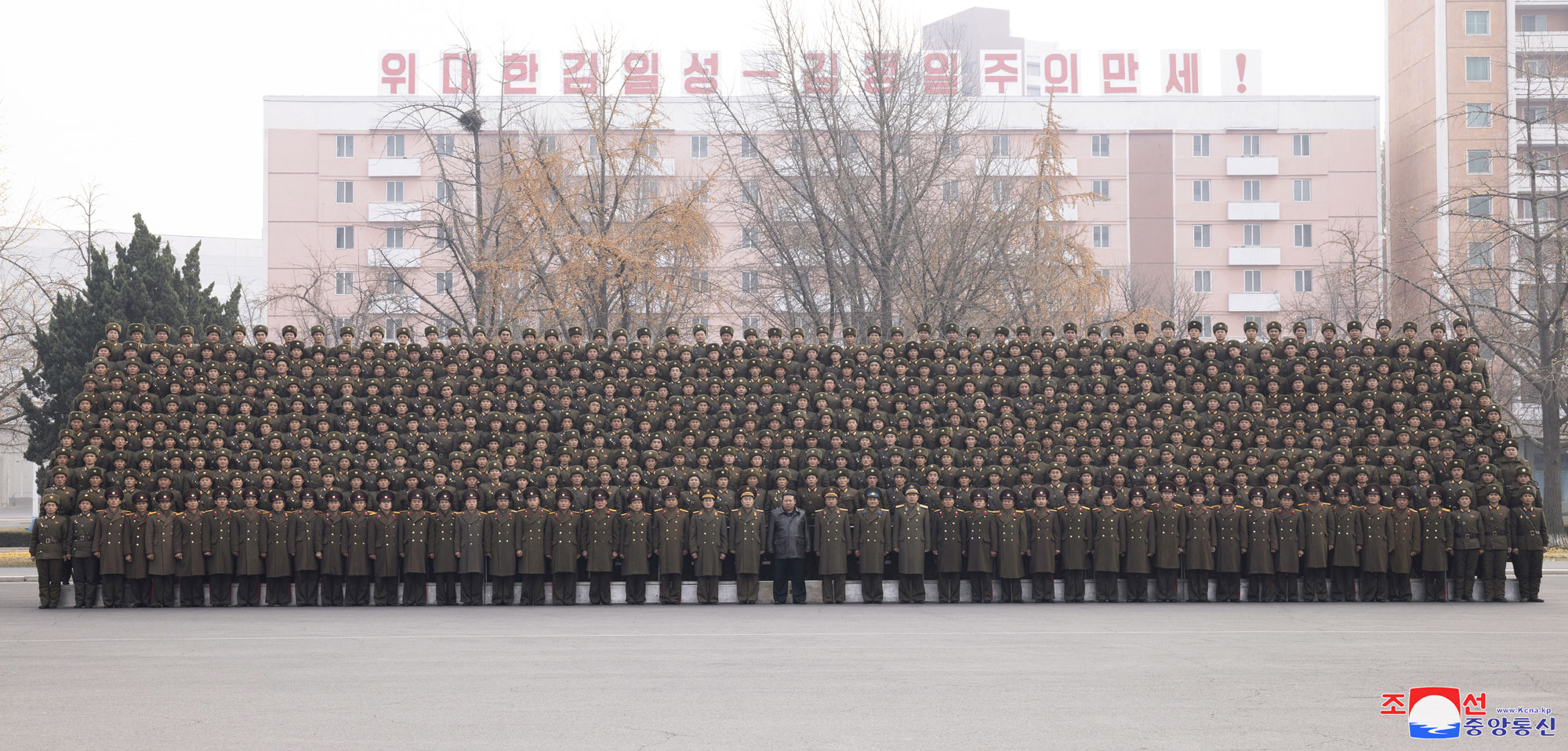 President of State Affairs Kim Jong Un has photo session with participants in Fourth Conference of Battalion Commanders and Political Instructors of KPA