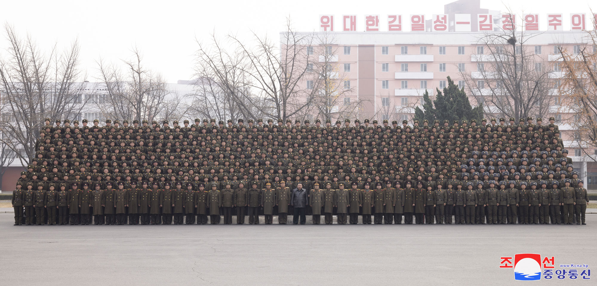 President of State Affairs Kim Jong Un has photo session with participants in Fourth Conference of Battalion Commanders and Political Instructors of KPA