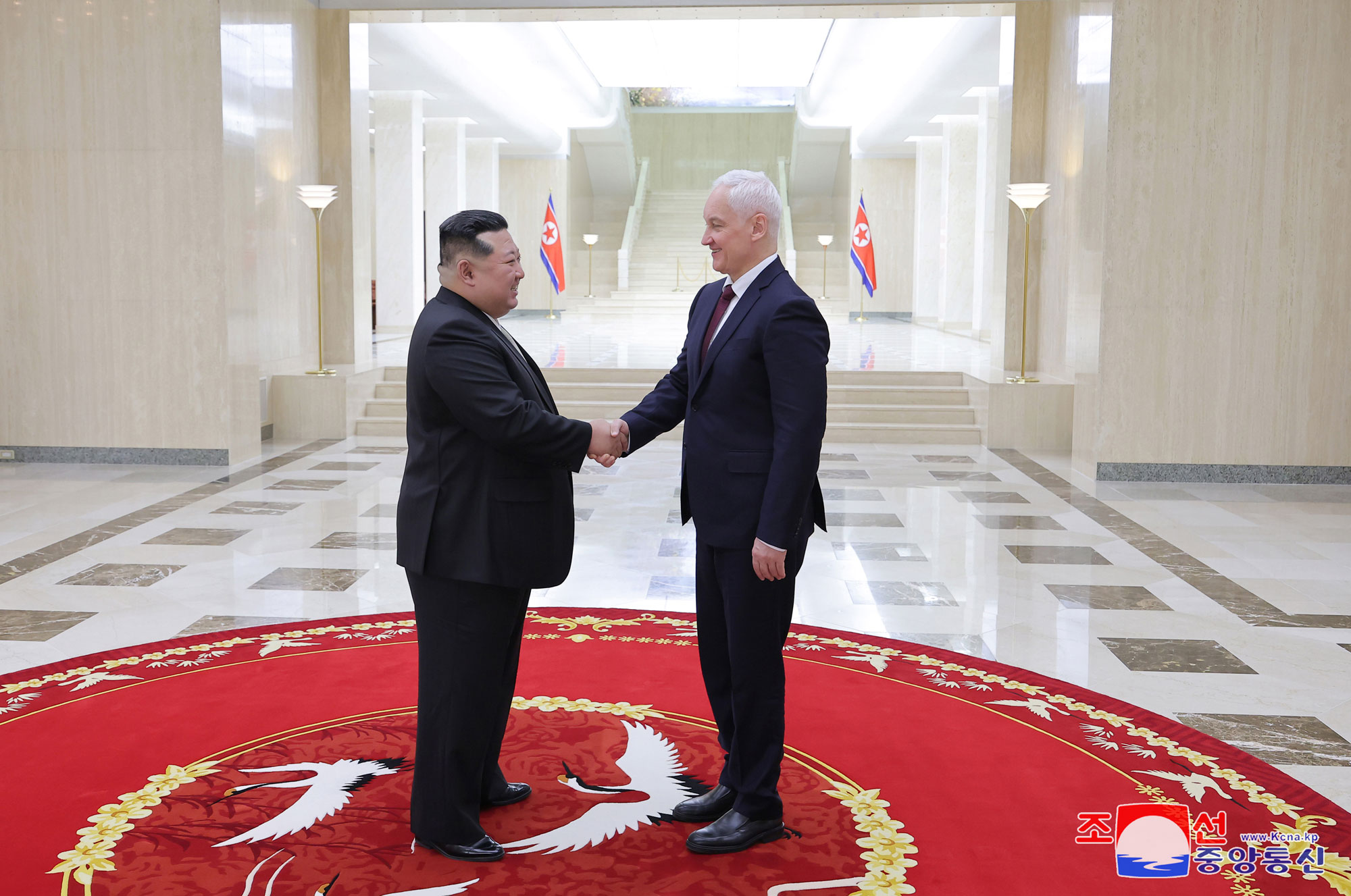 Estimado compañero Kim Jong Un recibe al ministro de Defensa ruso