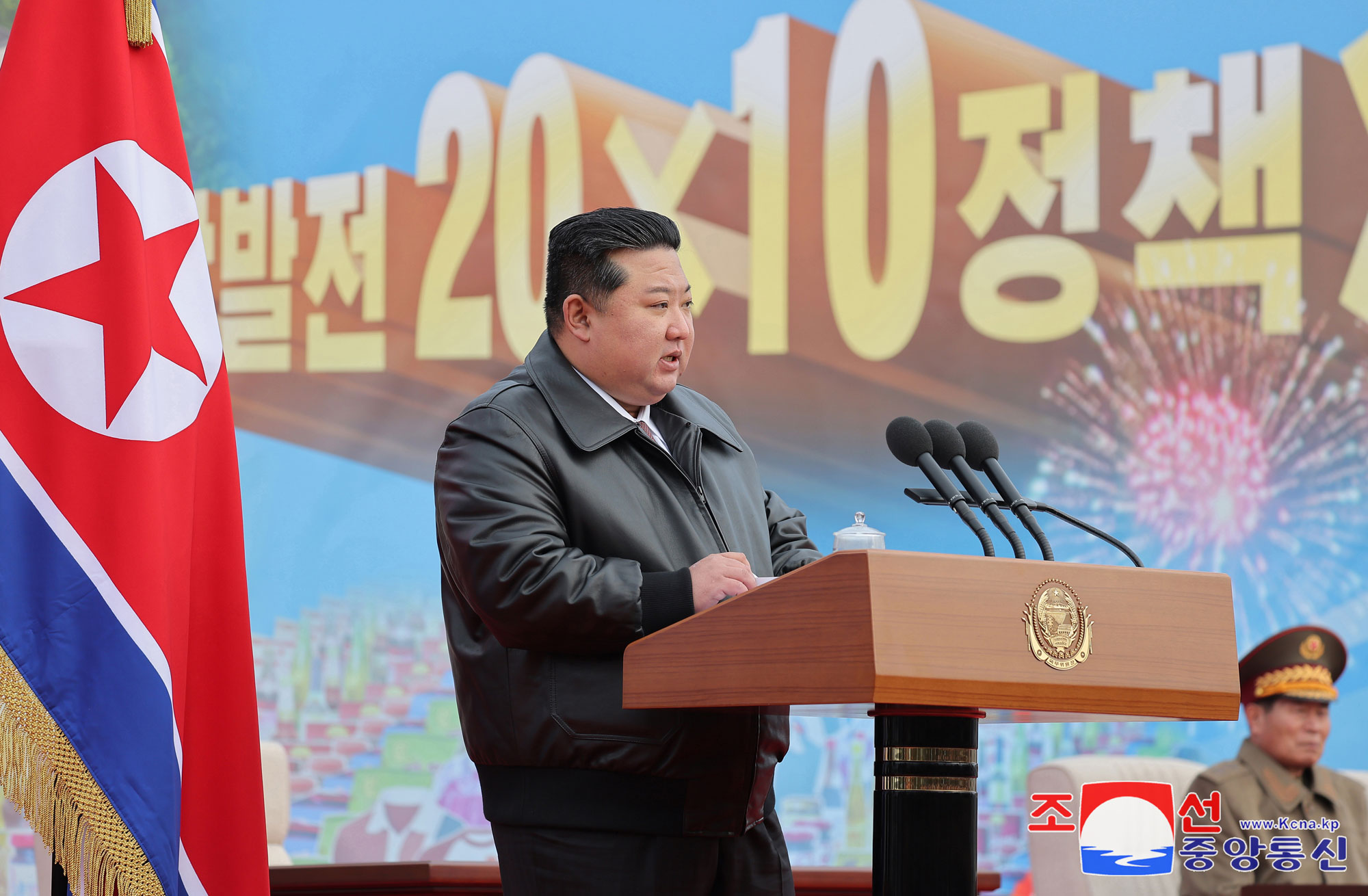 Primer producto precioso de la revolución de 10 años del PTC que abre nueva época de prosperidad localTiene lugar la ceremonia inaugural de las fábricas de industria local del distrito SongchonEstimado compañero Kim Jong Un asiste al acto y pronuncia el discurso importante