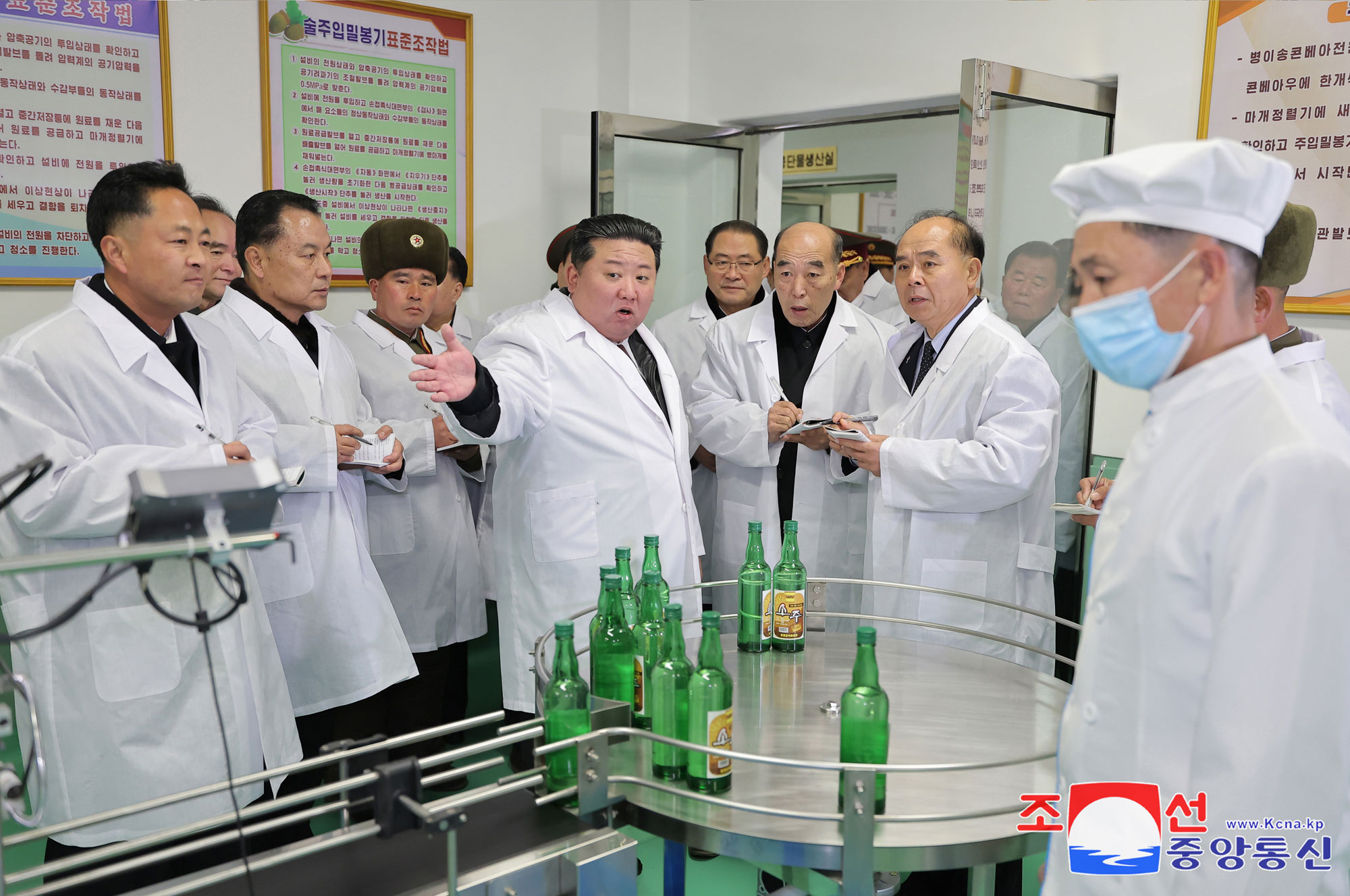 Primer producto precioso de la revolución de 10 años del PTC que abre nueva época de prosperidad localTiene lugar la ceremonia inaugural de las fábricas de industria local del distrito SongchonEstimado compañero Kim Jong Un asiste al acto y pronuncia el discurso importante