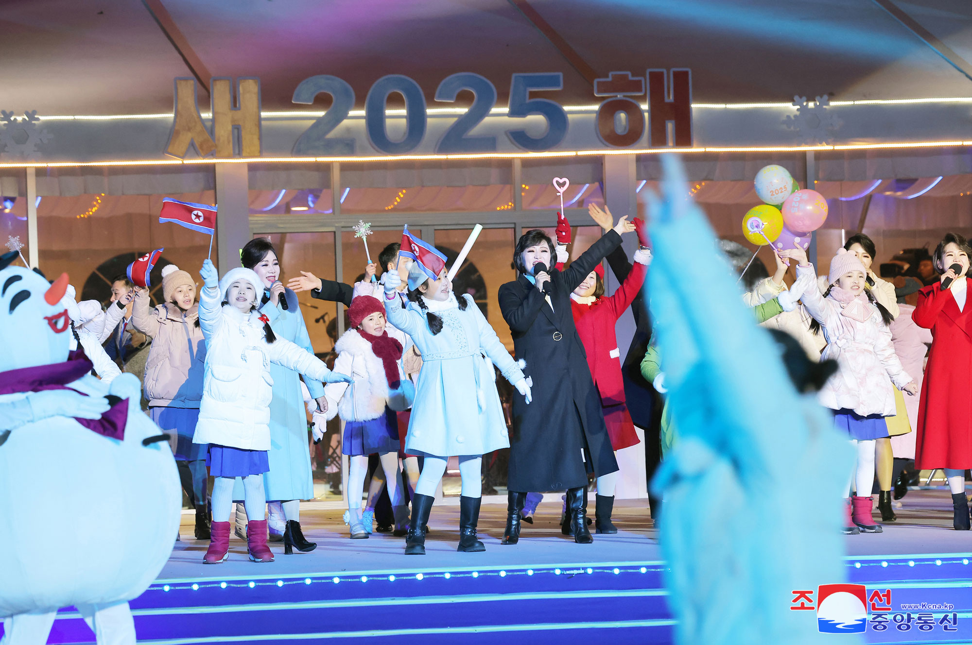 新年２０２５年に際して新春祝賀公演が盛大に行われました