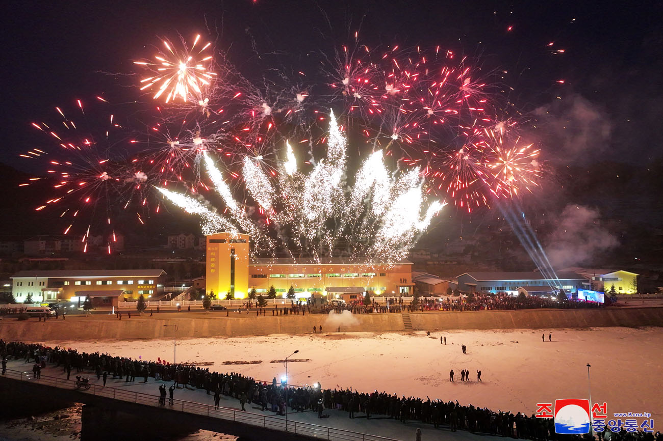 지방공업공장들의 준공으로 동신군에 명절의 기쁨 차넘친다