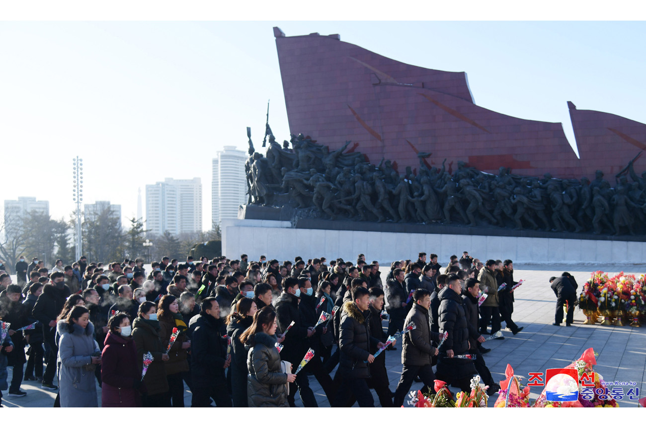 Floral tribute paid to great leaders Kim Il Sung and Kim Jong Il