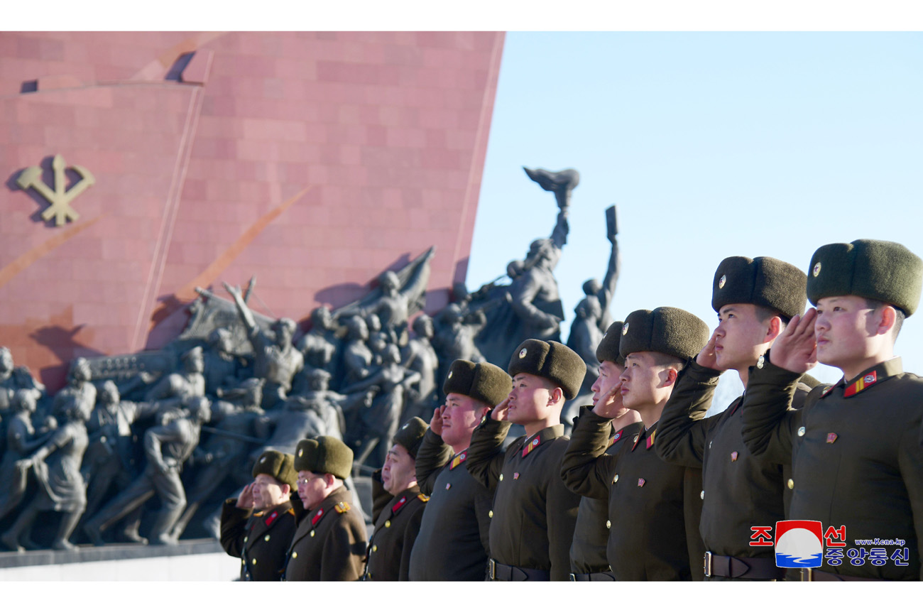 Floral tribute paid to great leaders Kim Il Sung and Kim Jong Il