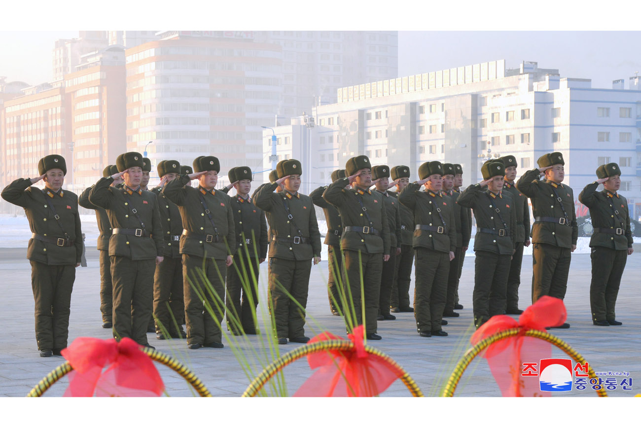 Floral tribute paid to great leaders Kim Il Sung and Kim Jong Il