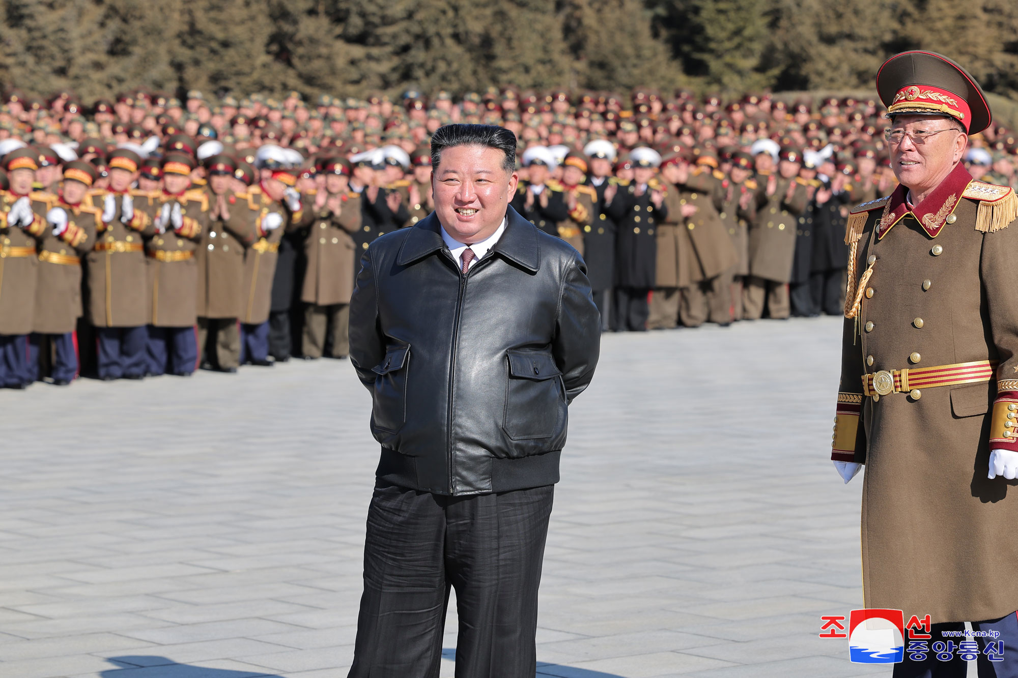 敬愛する金正恩総書記が朝鮮人民軍創建節に際して国防省を祝賀訪問