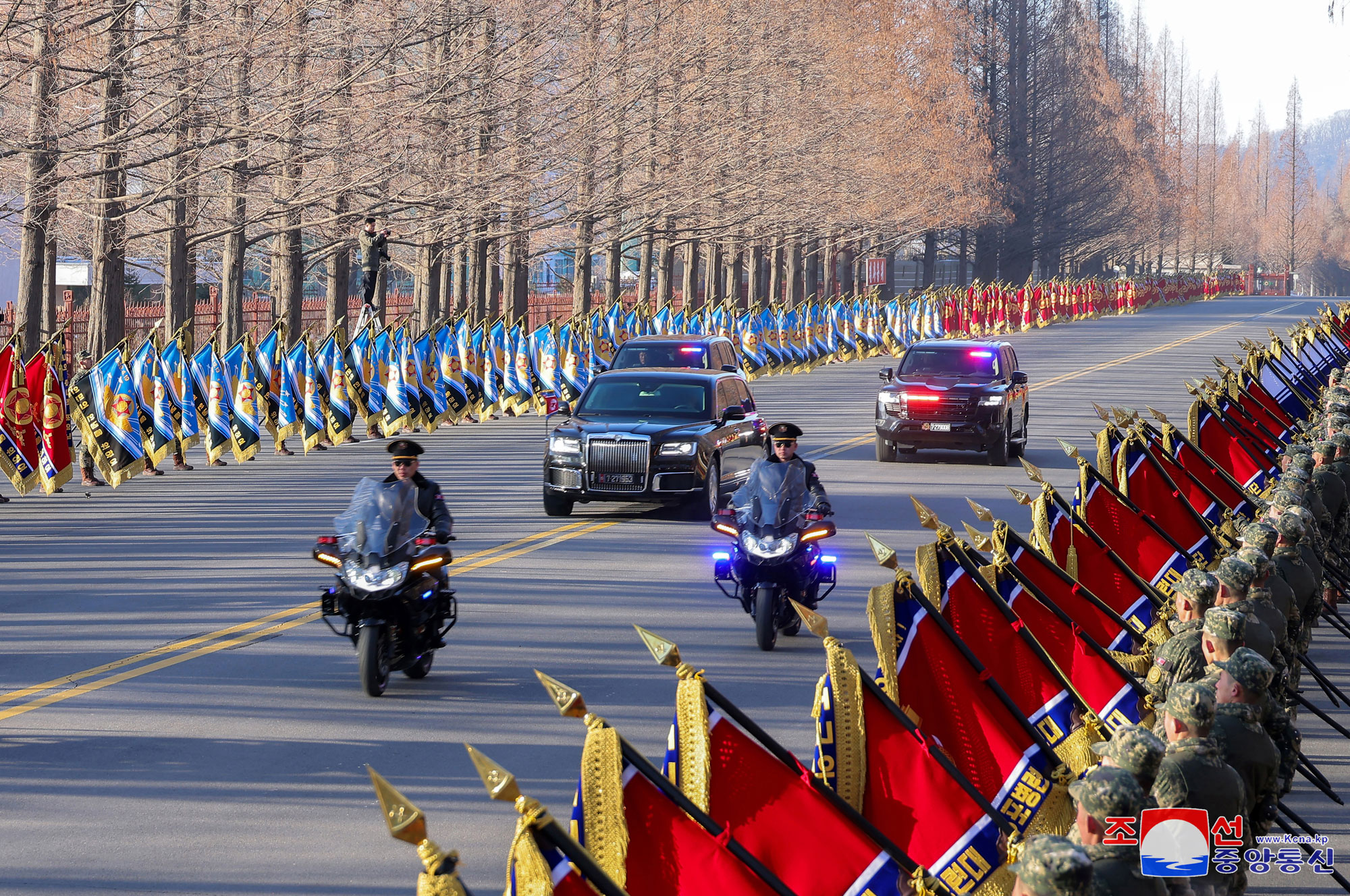 敬愛する金正恩総書記が朝鮮人民軍創建節に際して国防省を祝賀訪問