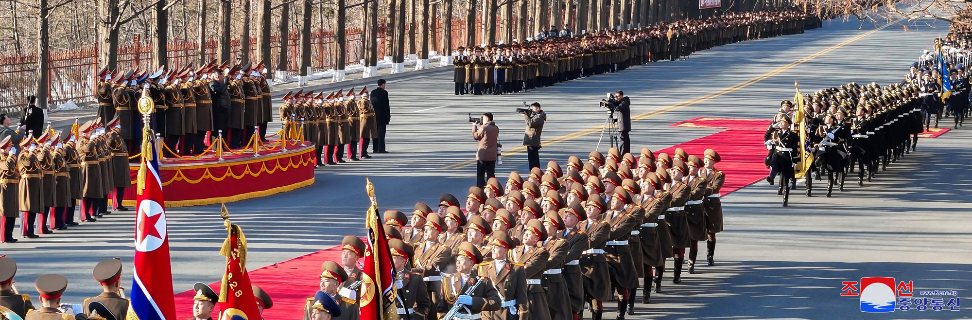 敬愛する金正恩総書記が朝鮮人民軍創建節に際して国防省を祝賀訪問