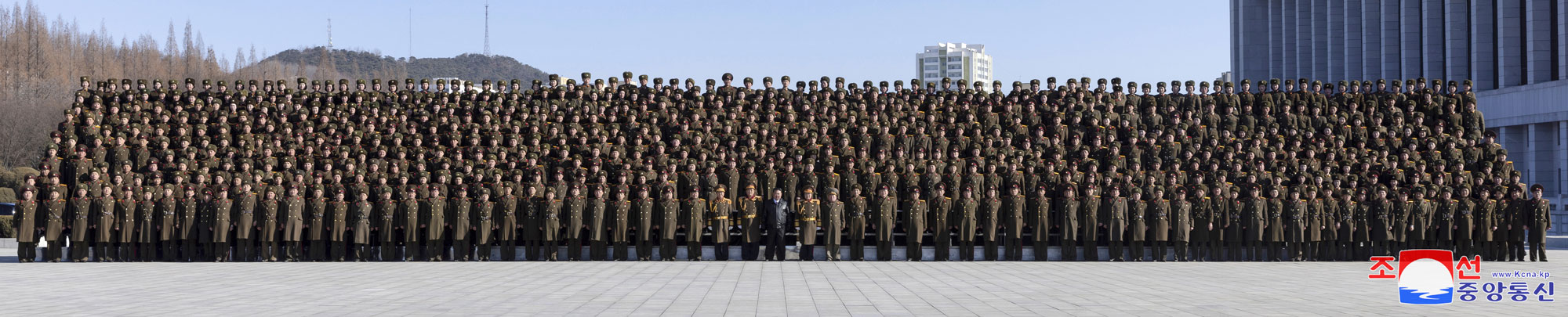 敬愛する金正恩総書記が朝鮮人民軍創建節に際して国防省を祝賀訪問