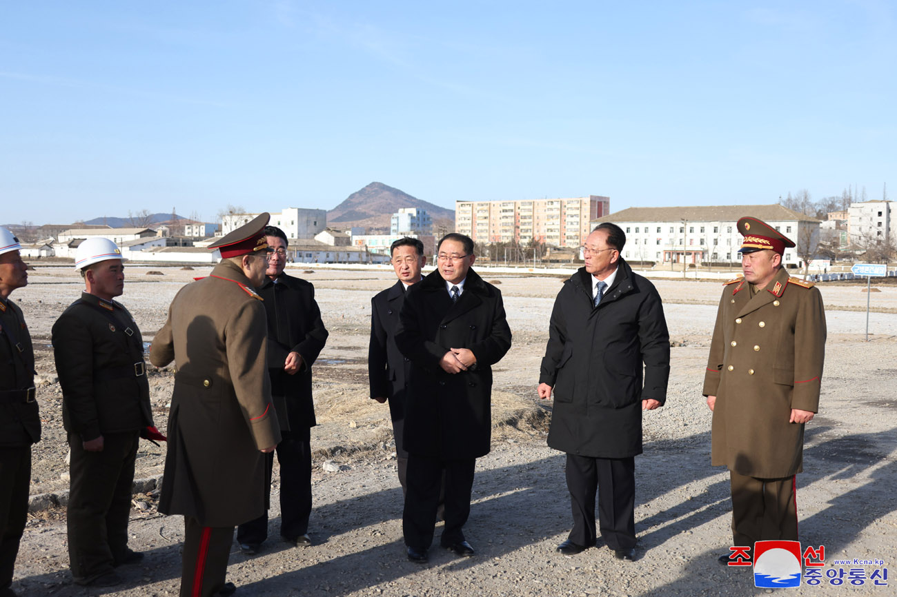 Acto de inicio de obra de fábricas de industria local y hospital de Ryonggang