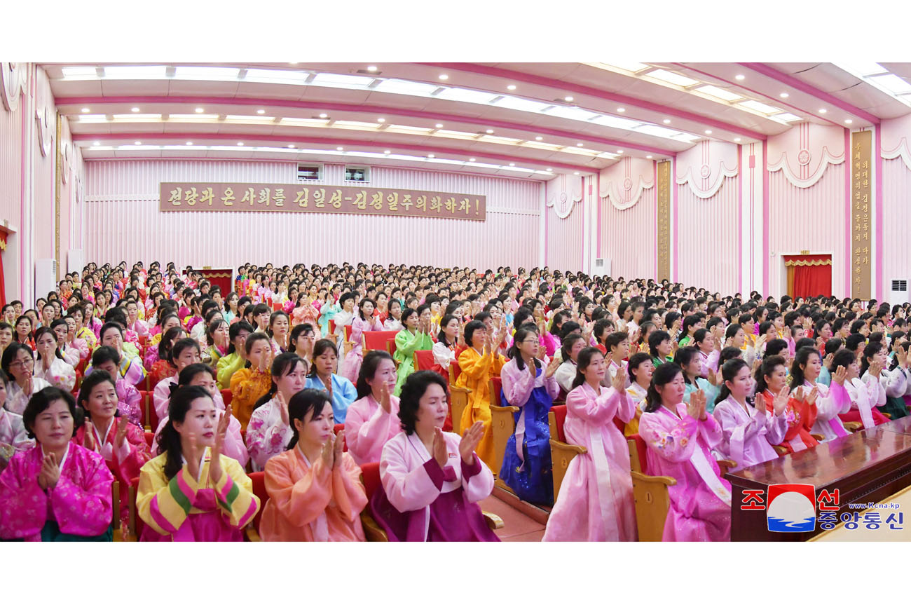 Acto de mujeres por fiesta nacional de febrero