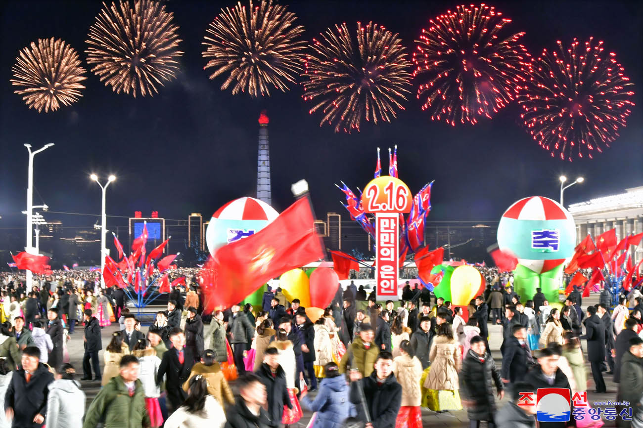 Efectuados velada de jóvenes capitalinos y disparo de fuegos artificiales