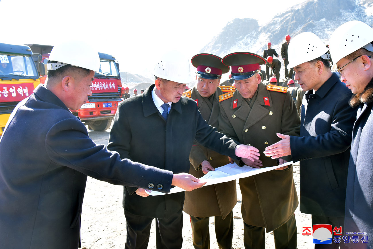 Groundbreaking ceremonies of regional-industry factories, hospital and leisure complex held