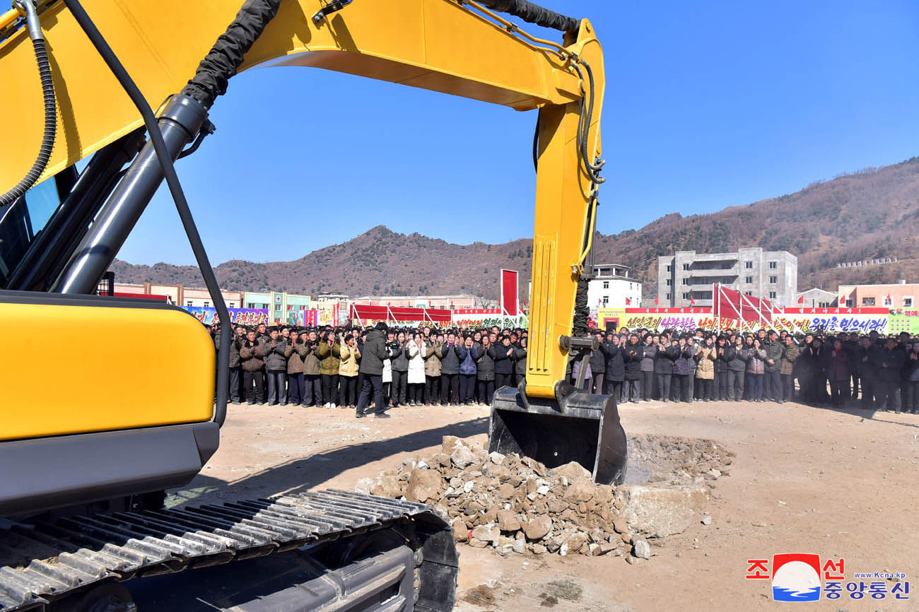 Groundbreaking ceremonies of regional-industry factories, hospital and leisure complex held