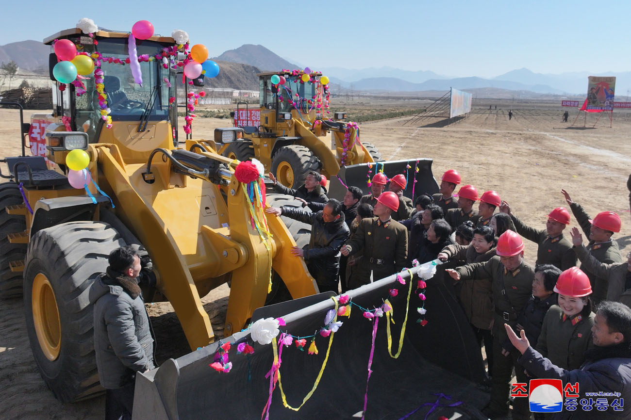 Groundbreaking ceremonies of regional-industry factories, hospital and leisure complex held