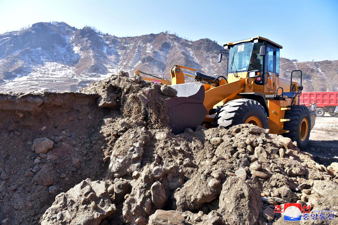 Groundbreaking ceremonies of regional-industry factories, hospital and leisure complex held