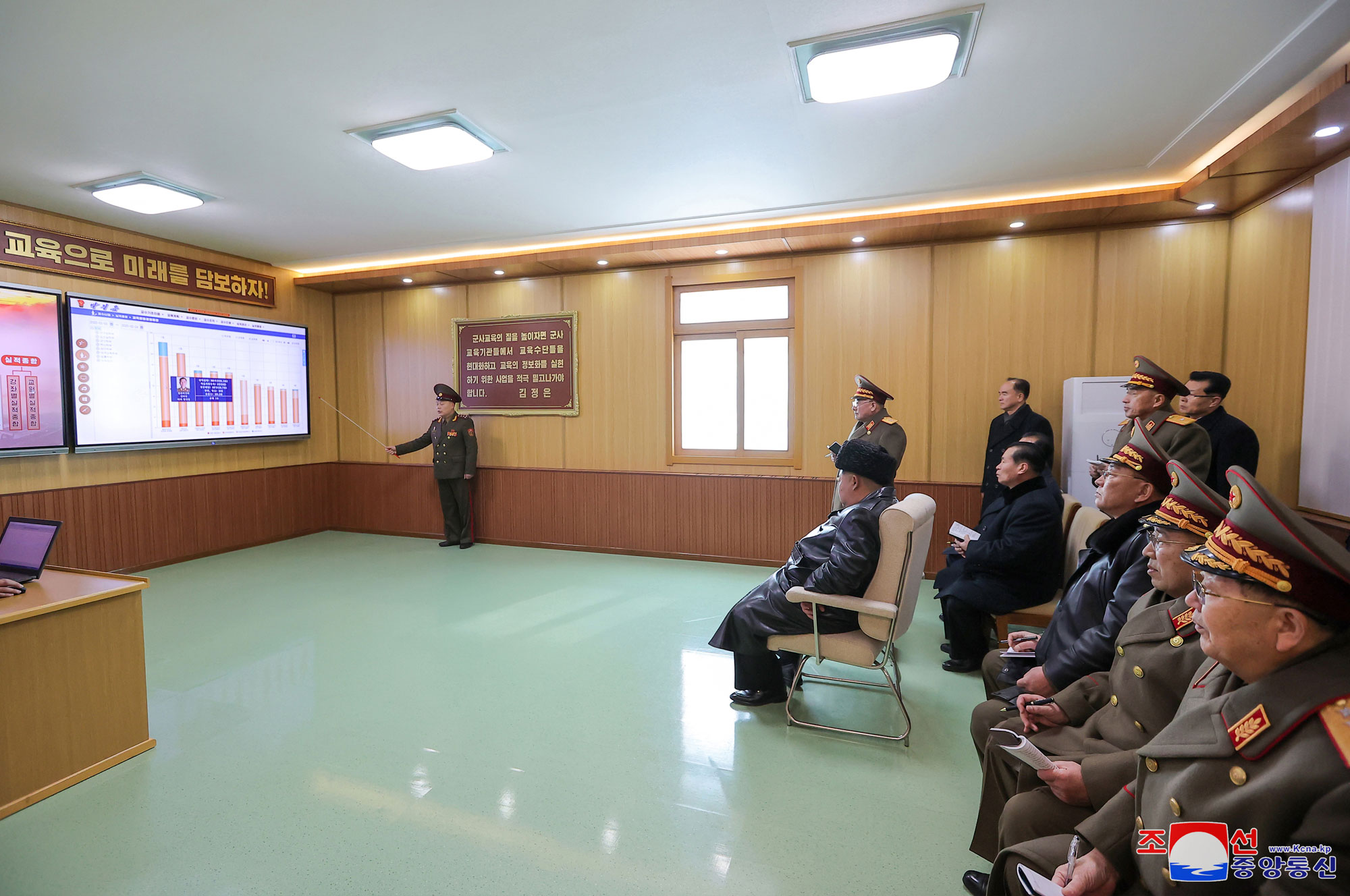 Estimado compañero Kim Jong Un visita Academia Militar Política Kim Il Sung