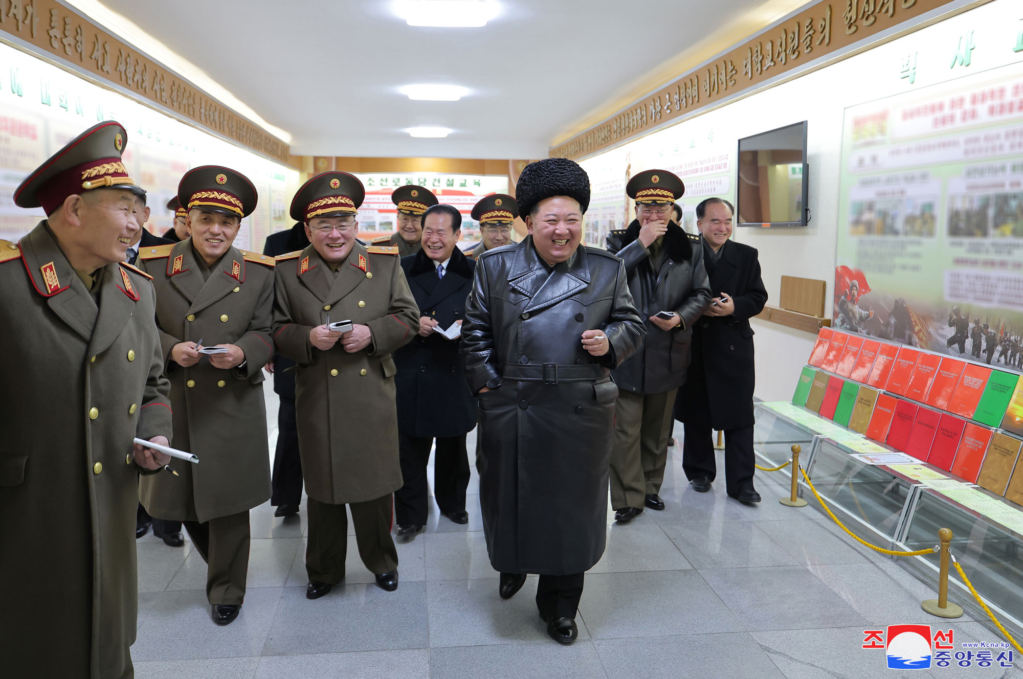 Estimado compañero Kim Jong Un visita Academia Militar Política Kim Il Sung