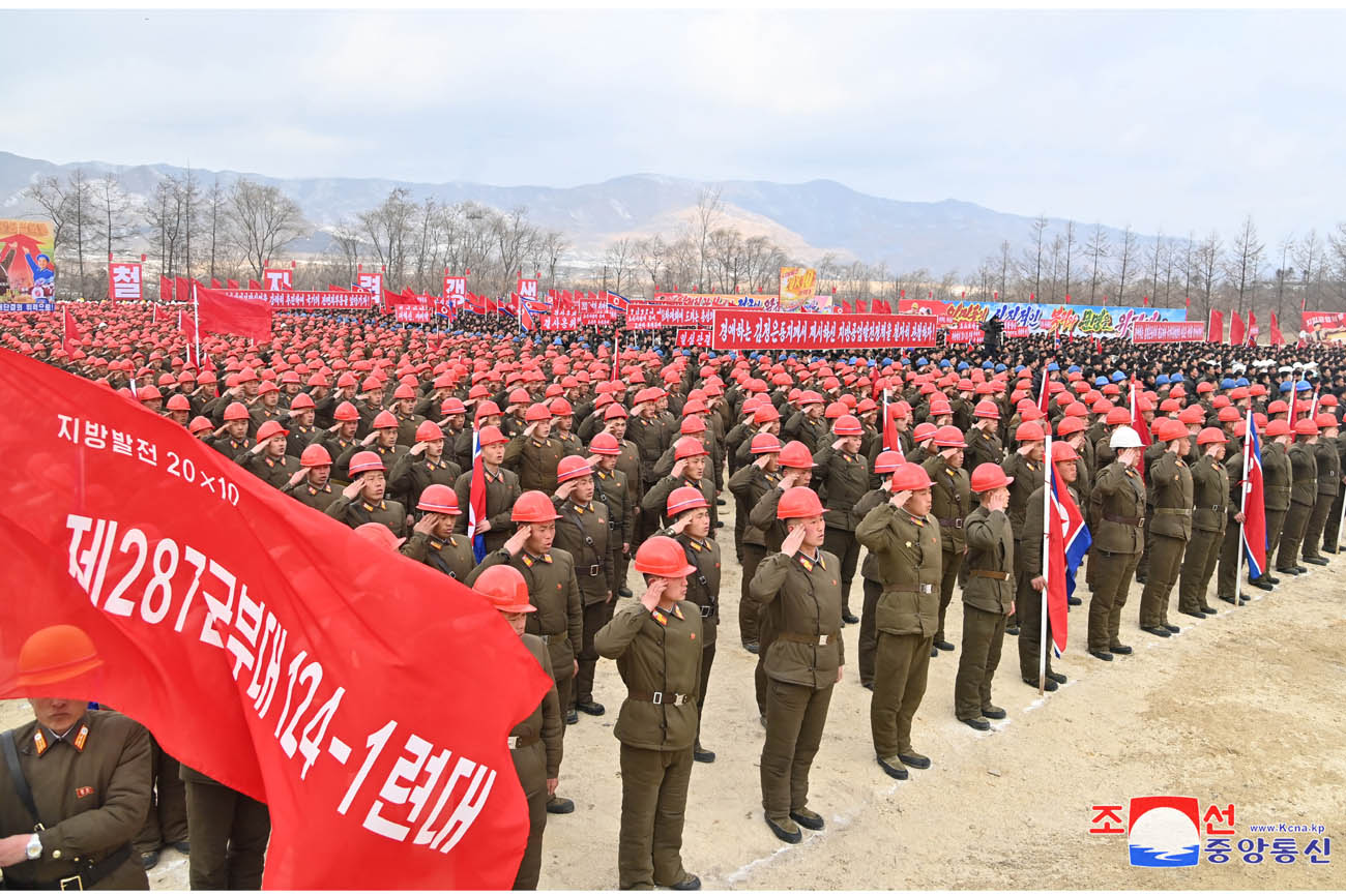 
 Se inicia construcción de fábricas de industria local 
en Sinpho, Taegwan, Rangrim y Sepho