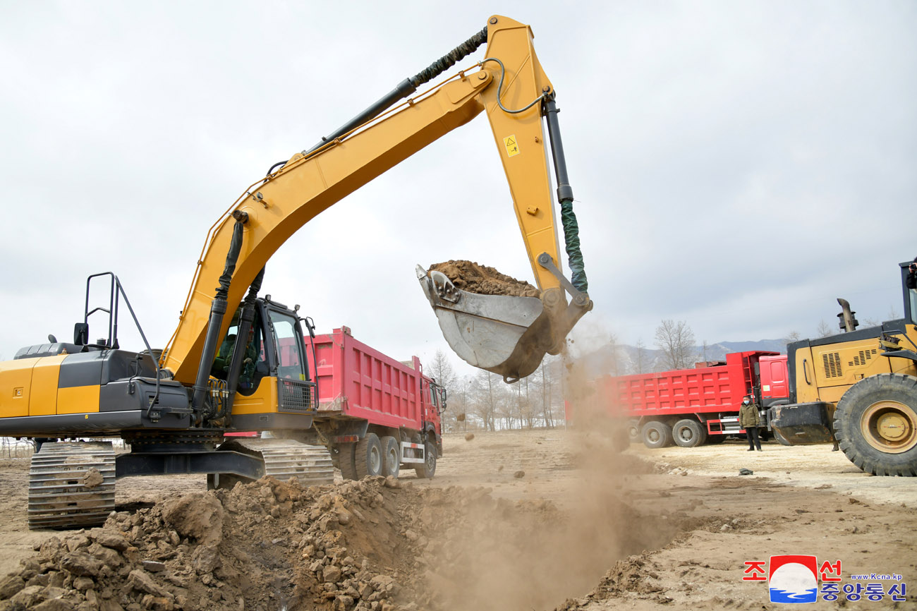 Beginn des Baus der örtlichen Industriefabriken in diesem Jahr