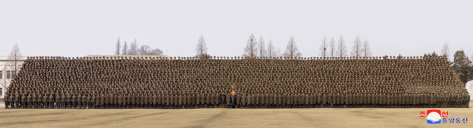 Le respecté camarade Kim Jong Un visite l’école d’officiers Kang Kon