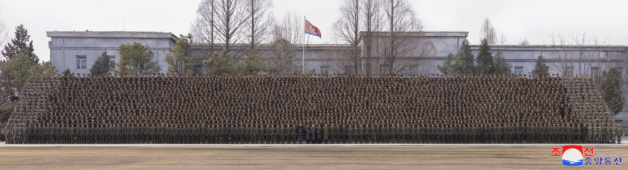 Le respecté camarade Kim Jong Un visite l’école d’officiers Kang Kon