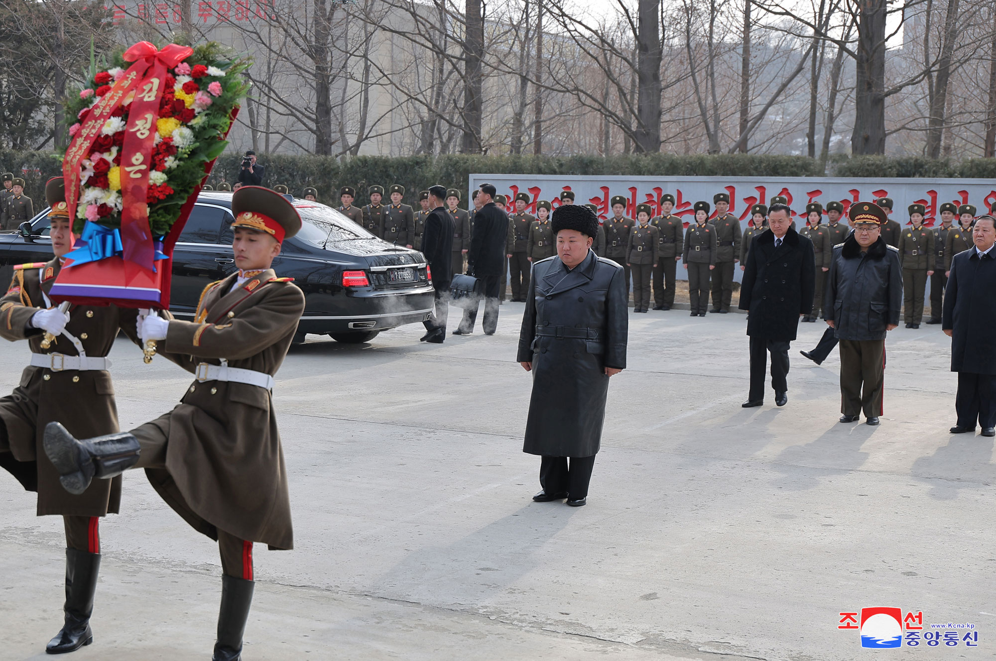 Le respecté camarade Kim Jong Un visite l’école d’officiers Kang Kon