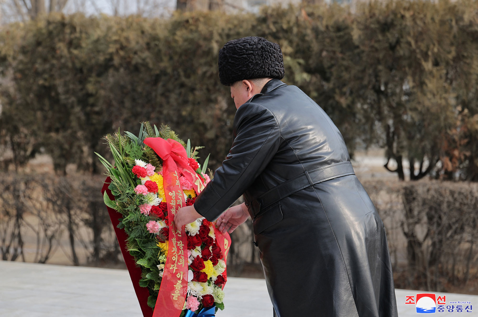 Le respecté camarade Kim Jong Un visite l’école d’officiers Kang Kon