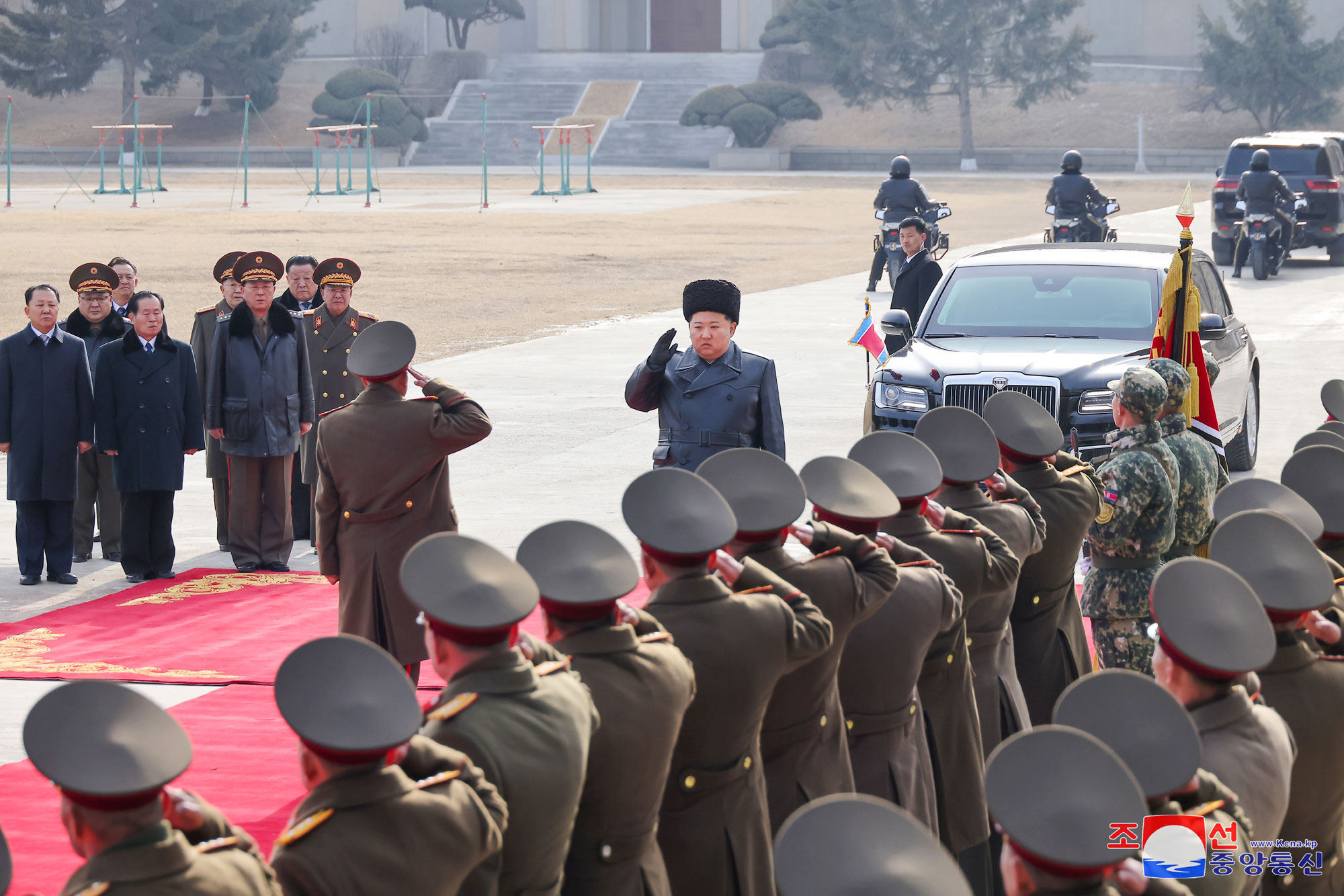 Le respecté camarade Kim Jong Un visite l’école d’officiers Kang Kon