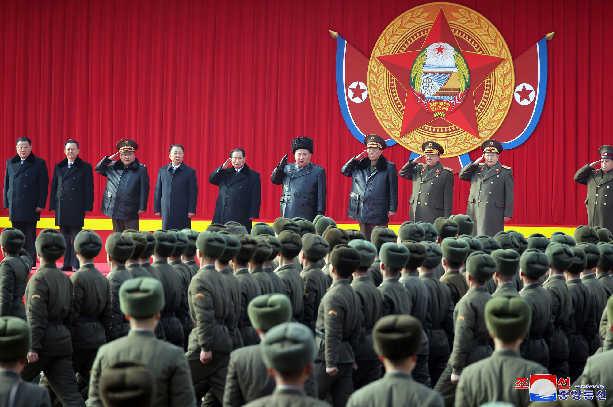 Le respecté camarade Kim Jong Un visite l’école d’officiers Kang Kon