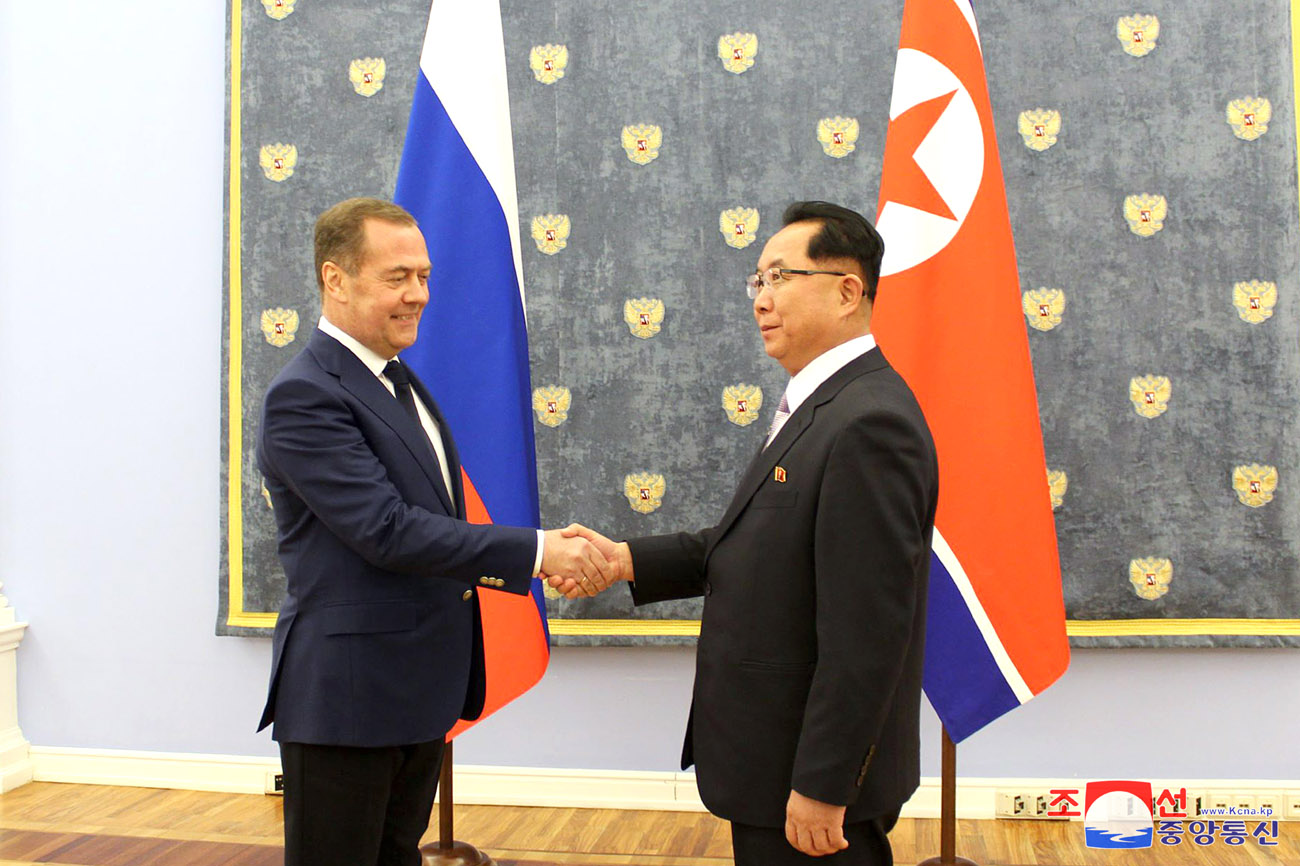 Secretary of CC, WPK meets President of United Russia Party