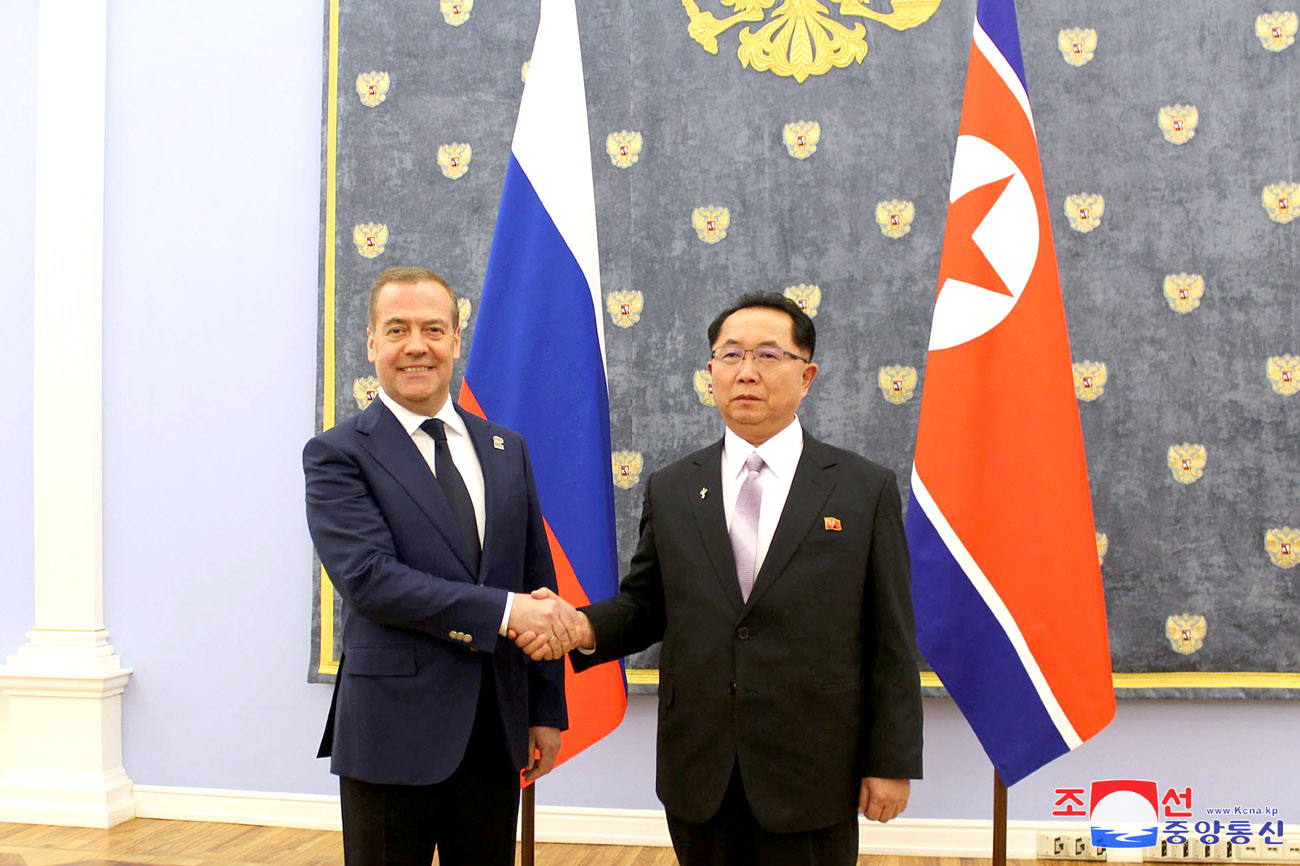 Secretary of CC, WPK meets President of United Russia Party