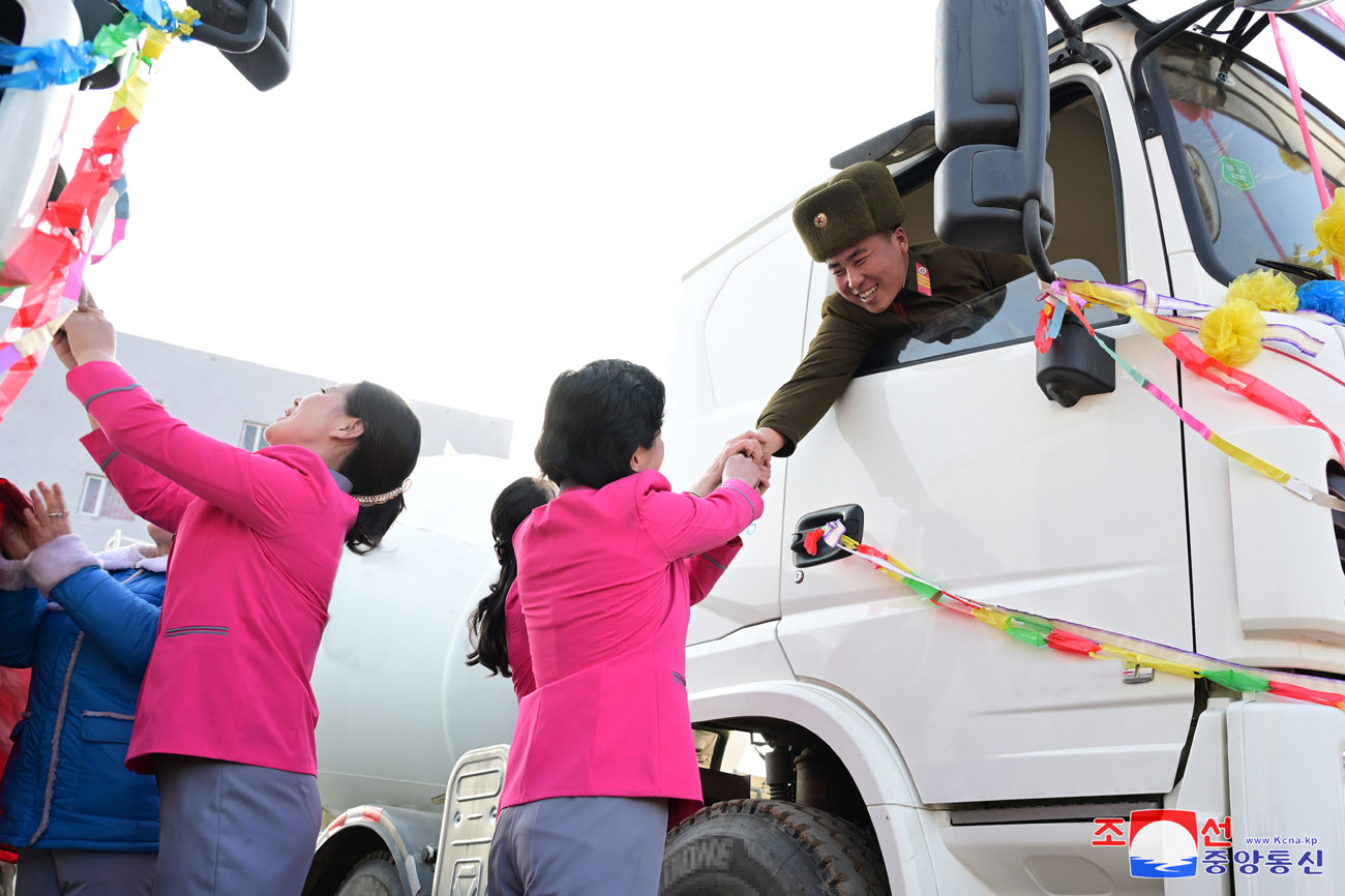 Feiern zum Baubeginn der örtlichen Industriebetriebe in den Kreisen Pukchang, Yomju, Paechon, Janggang, Cholwon und Kilju