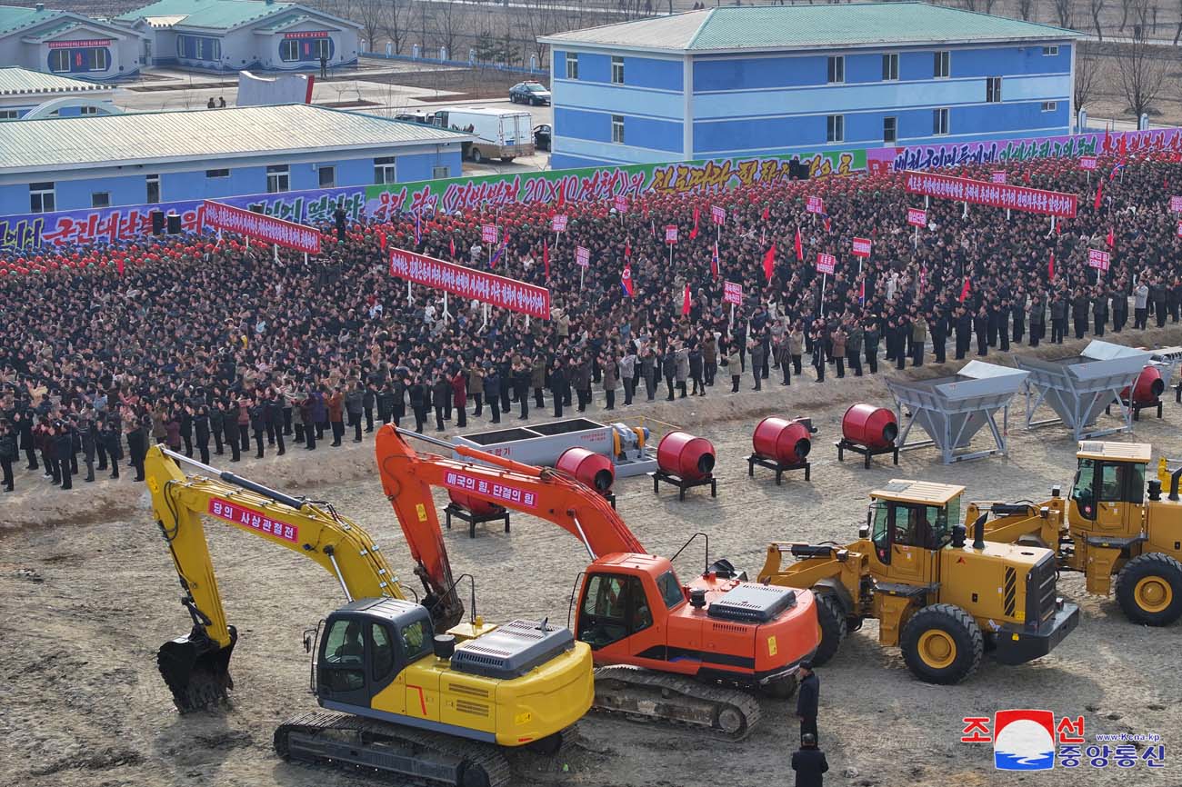 Feiern zum Baubeginn der örtlichen Industriebetriebe in den Kreisen Pukchang, Yomju, Paechon, Janggang, Cholwon und Kilju